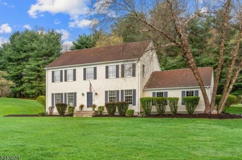 57 Old Cedar Dr, Sparta, NJ 07871-3550