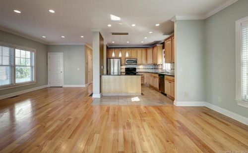 11 Wildwood Ave, Milford CT  06460-5846 exterior