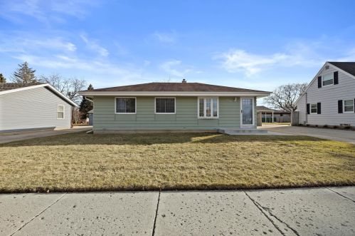 2743 84th St, Kenosha, WI 53143-6247