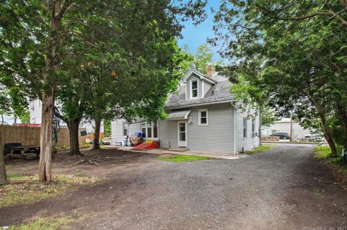242 Clifton St, Wallingford CT  06492-4001 exterior