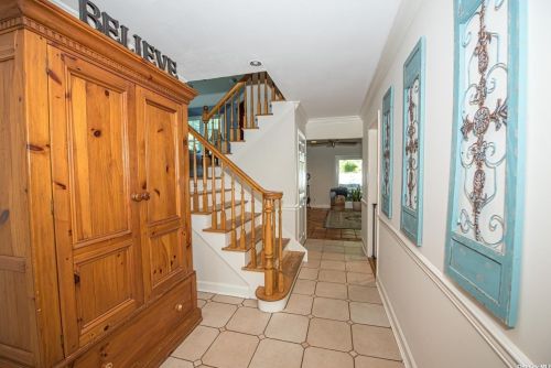 30 Vine Ln, Elwood NY  11731-3210 exterior