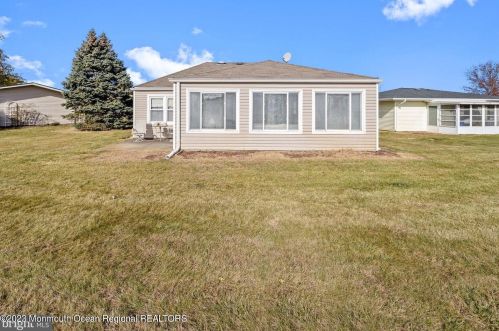 10 Lowell Ct, Bricktown NJ  08724-2423 exterior