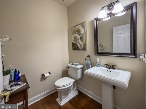 1 Cobalt Ct, Swedesboro NJ  08085-3644 exterior