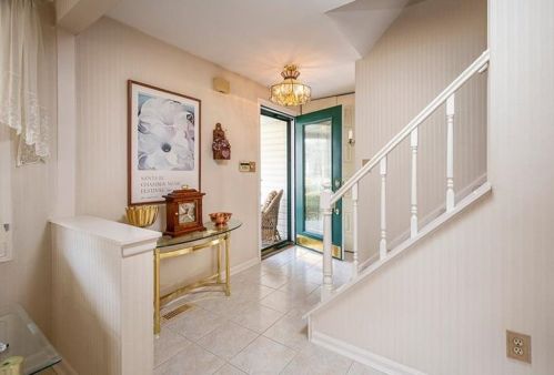 27 Greenview Dr, Jeannette PA  15644-9674 exterior