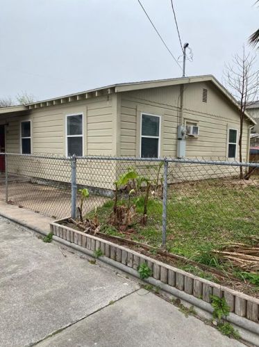820 16th St, Galveston TX  77550-4960 exterior