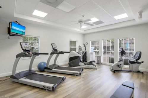 565 El Camino Real, Naples FL  34119 exterior