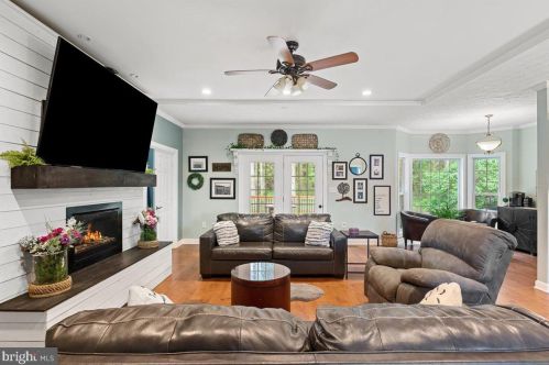 3098 Hamburg Rd, Edinburg VA  22824-3093 exterior