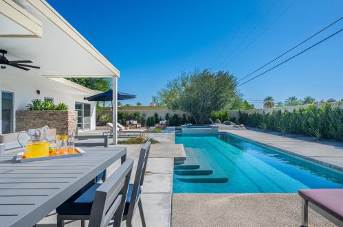 3551 Avenida Fey Norte, Palm Springs CA  92262-5409 exterior