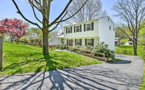 2913 Greenfield Rd, Glenshaw, PA 15116-1138