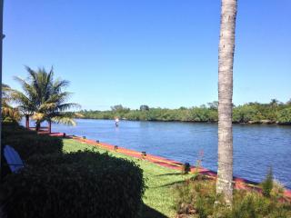 1077 Kokomo Key Ln, Delray Beach FL  33483-6035 exterior