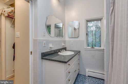 200 Park Dr, Camden NJ  08108-2236 exterior