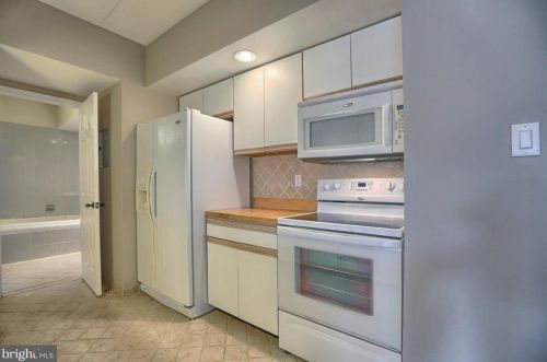 204 Cherrington Dr, Harrisburg PA  17110-9486 exterior