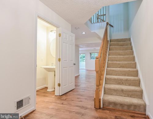 8373 Millwood Dr, Springfield VA  22152-2854 exterior