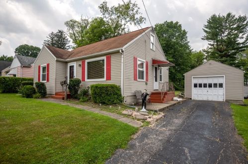 378 4th St, Hermitage, PA 16150-1802