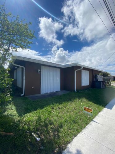 1234 37th Ct, West Palm Beach, FL 33404-2029