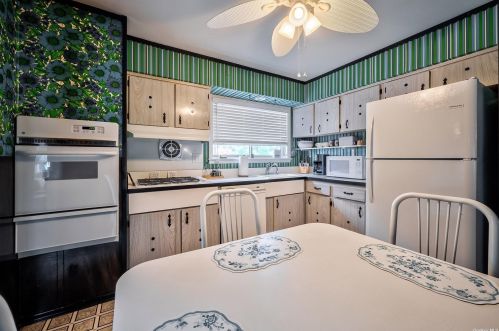 7 Tarn Ct, Deer Park NY  11729-6221 exterior