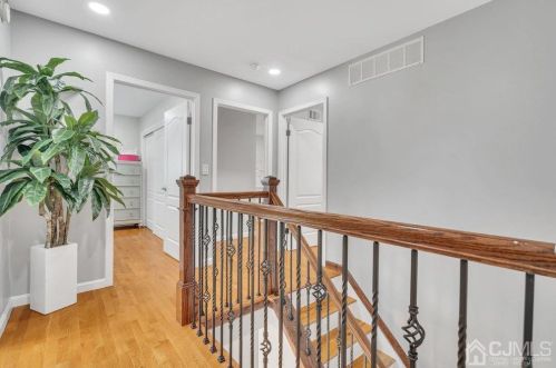 40 Ponderosa Ln, Old Bridge NJ  08857-3334 exterior