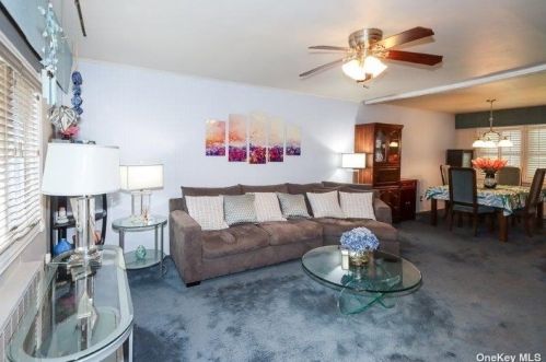 35 Walsh Ln, Westbury NY  11590-1029 exterior