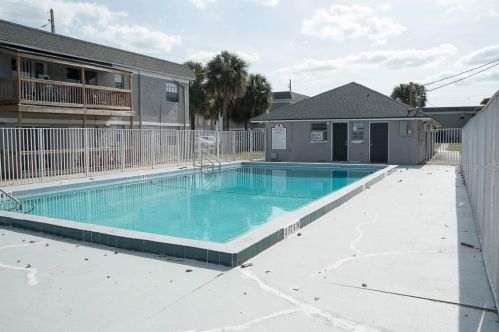 2773 L B Mcleod Rd, Orlando FL  32805-5967 exterior