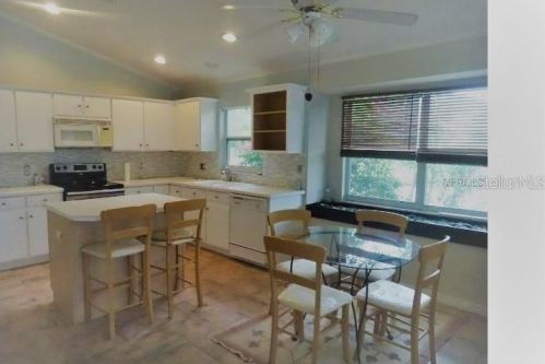 701 Magnolia Creek Cir, Orlando, FL 32828-8281