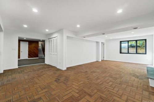 74 Greenwood Ln, White Plains NY  10607-1020 exterior