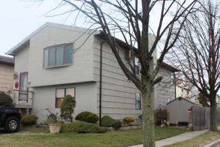 132 Bayswater Blvd, Far Rockaway, NY 11096-1141