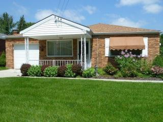 5717 Lauderdale Dr, Cincinnati, OH 45239-7137
