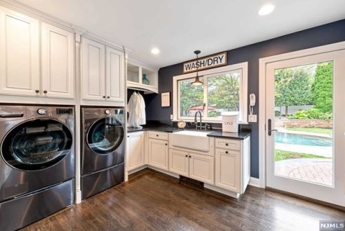 220 Allendale Ave, Allendale NJ  07401-1725 exterior