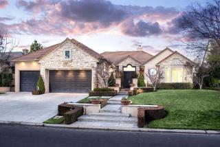 2527 Lake Van Ness Cir, Fresno, CA 93711-7023