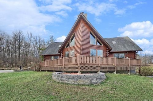15 Dakota Dr, Middletown, NY 10940-7505