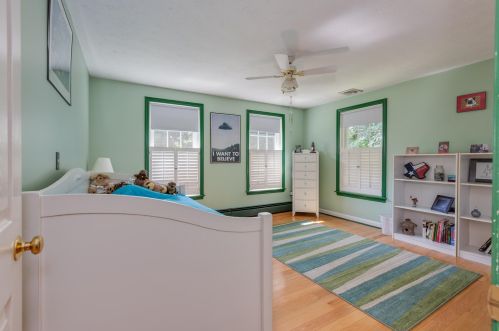 4 Rockwood Ln, Londonderry NH  03053-6104 exterior