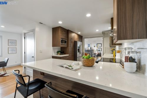 3550 Klamath St, Oakland CA 94602-4126 exterior