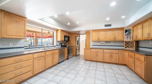 6001 Friess Dr, Scottsdale AZ  85254-3117 exterior