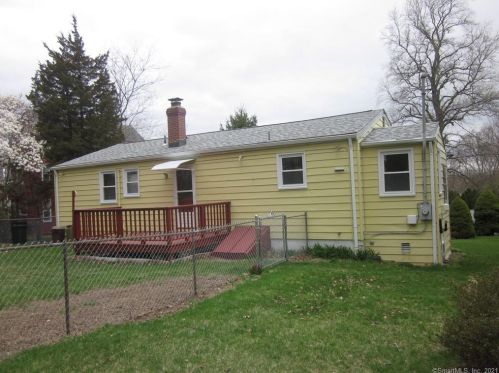 7 May Ave, Quaker Hill, CT 06375-1617