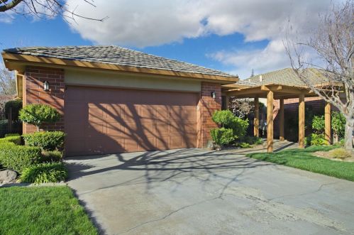2471 Macarthur Pkwy, Lodi, CA 95242-3253