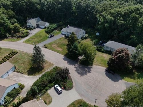 10 Baldwin Dr, Waterford CT  06385-2708 exterior