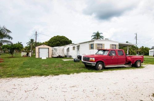 4743 Sandpiper Dr, Saint James City FL  33956-2810 exterior