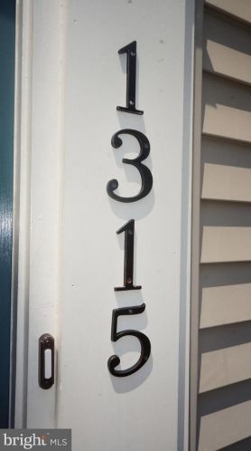 1315 Vintage Pl, Herndon VA  20194-1027 exterior