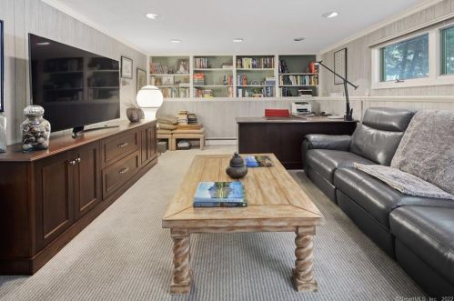 24 Surrey Dr, Norwalk CT  06851-3224 exterior