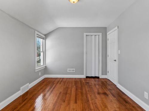 3869 52, Milwaukee WI 53220-3570 exterior