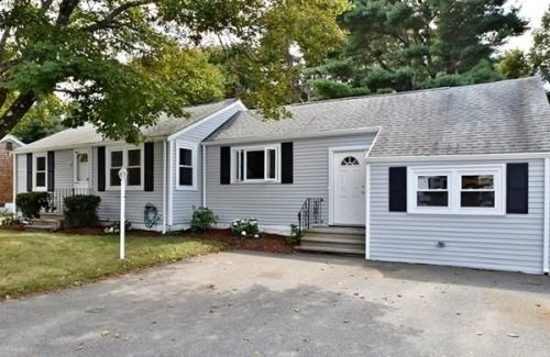 37 Reeds Ln, Holbrook, MA 02343-1831