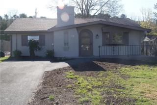 910 Fernwood St, Emmaus, PA 18049-3213