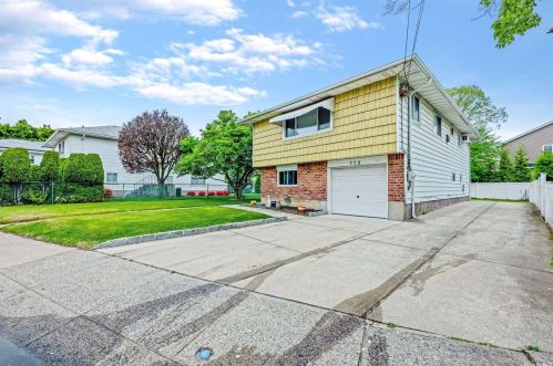 778 Stewart Ave, Bethpage, NY 11714-2713