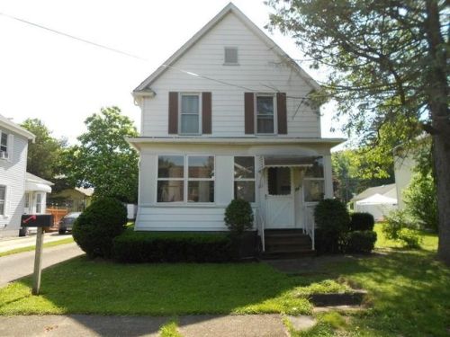28 2nd Ave, Albion, PA 16401-1315