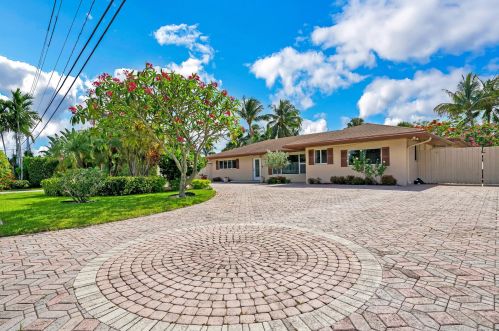 7507 Pine Tree Ln, West Palm Beach, FL 33406-6822