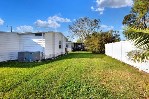 4826 Colonnades Cir, Lakeland FL  33811-1526 exterior