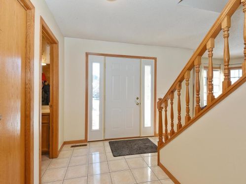 1539 Blackhawk Lake Dr, Saint Paul, MN 55122-1258