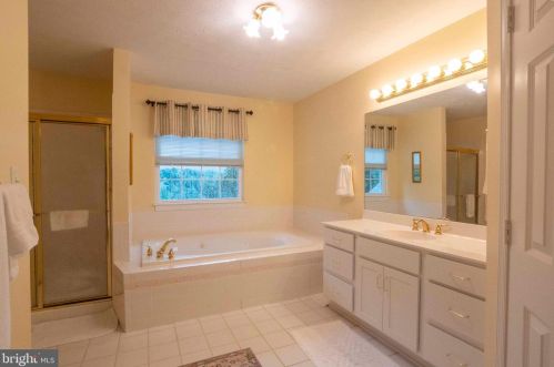 160 Manor Dr, Edinburg VA  22824-3579 exterior