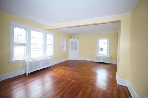 145 Boston Post Rd, Waterford CT  06385-2810 exterior