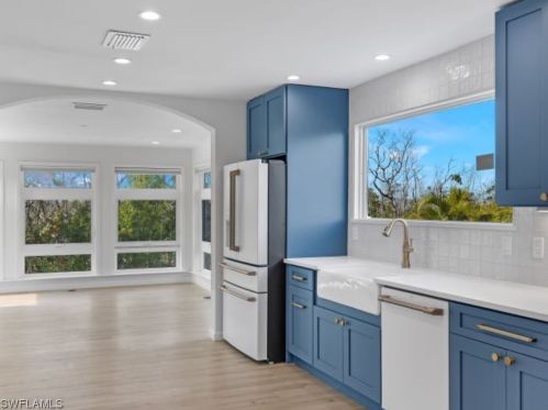 9393 Peaceful Dr, Sanibel FL  33957-4238 exterior